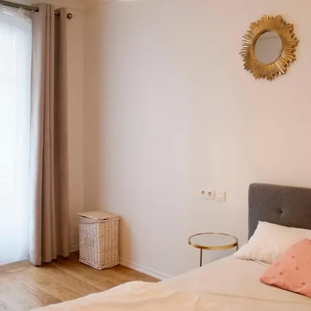 Appartement Bright 2 Room Parisian Apartment Well Located Parijs