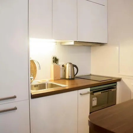 Bright 2 Room Parisian Apartment Well Located * Parijs